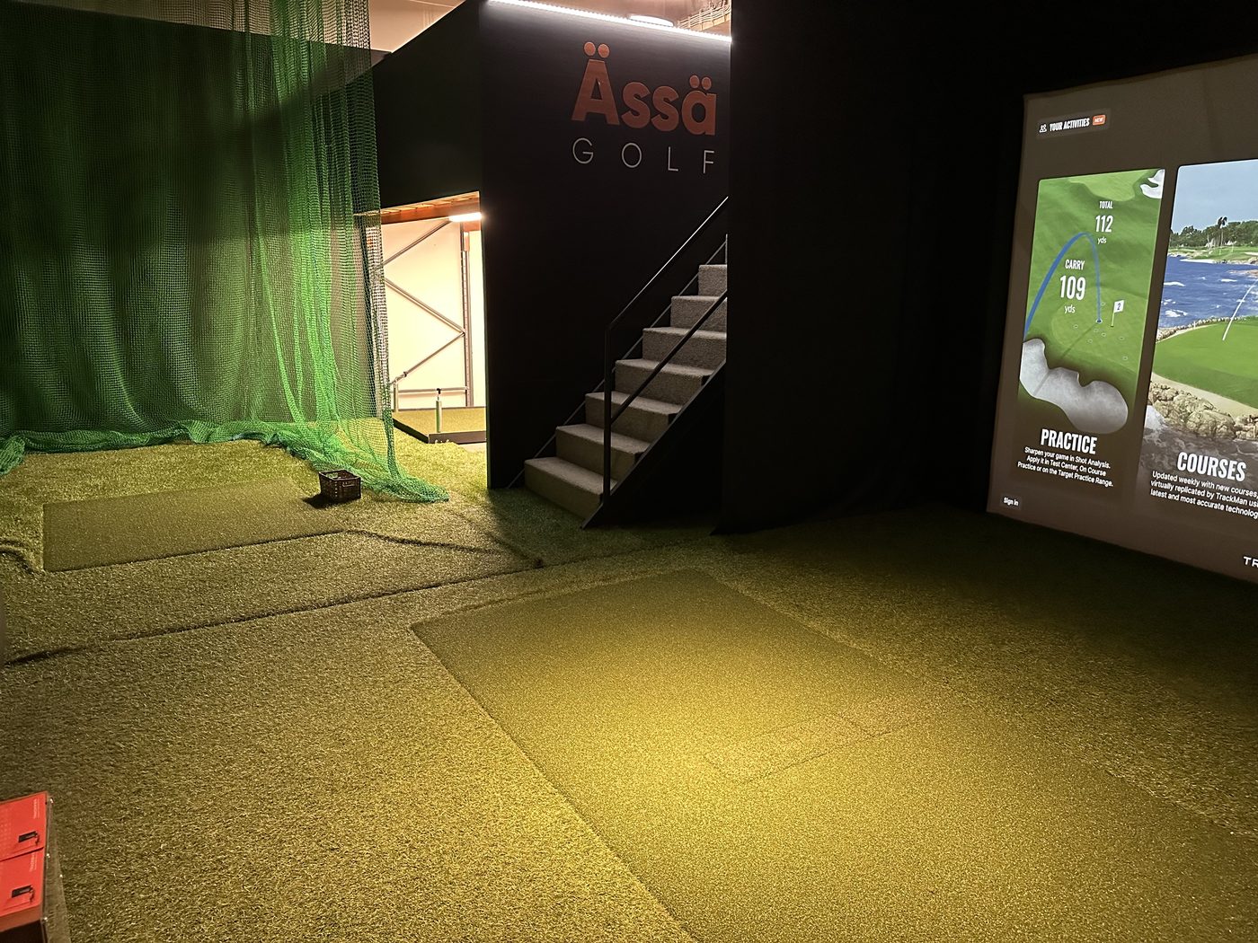 ÄssäGolf Kalajärvi simulaattoritila sisältä